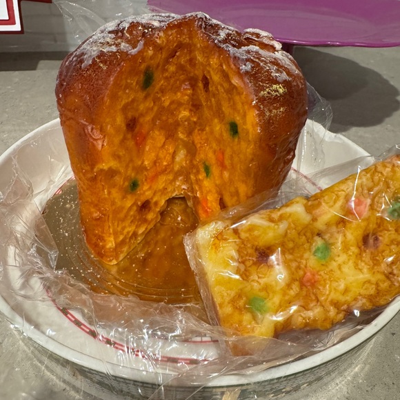 Panettone Dessert Candle - Picture 6 of 16